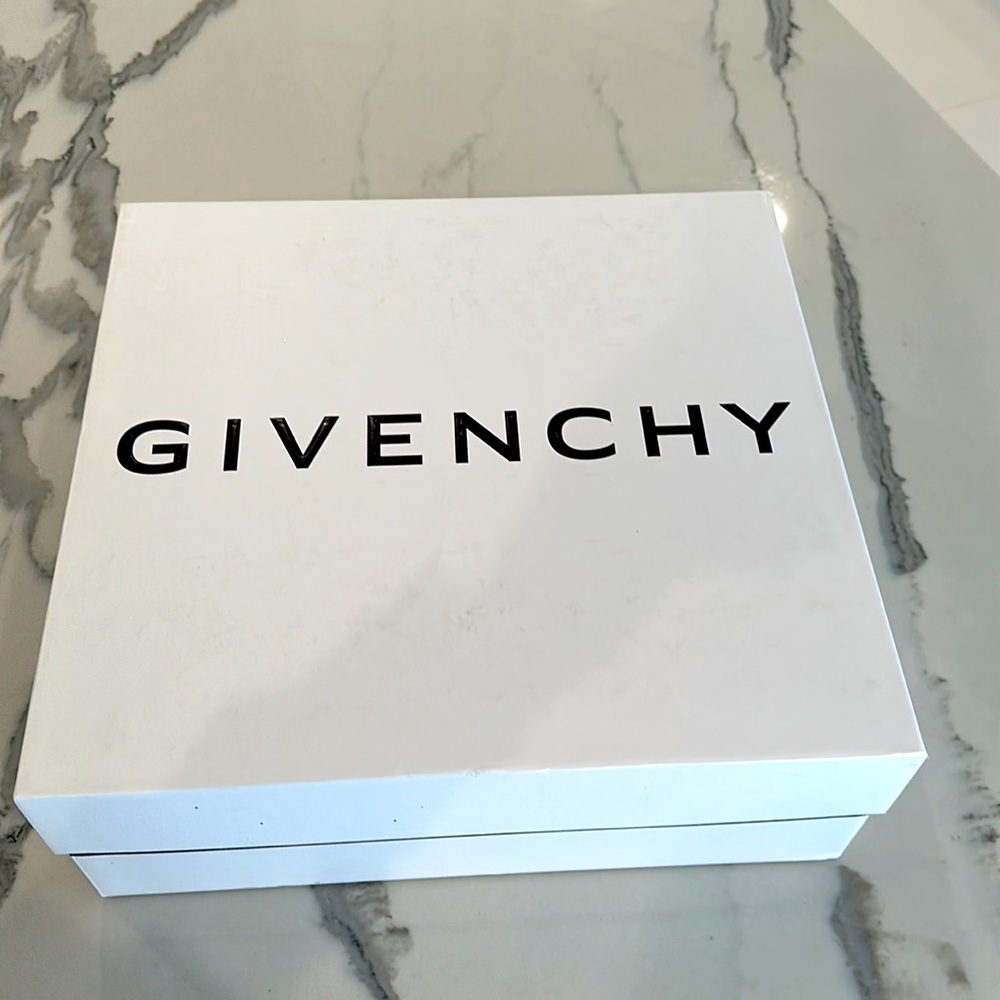 Givenchy Chelsea Boots - Picture 9 of 9